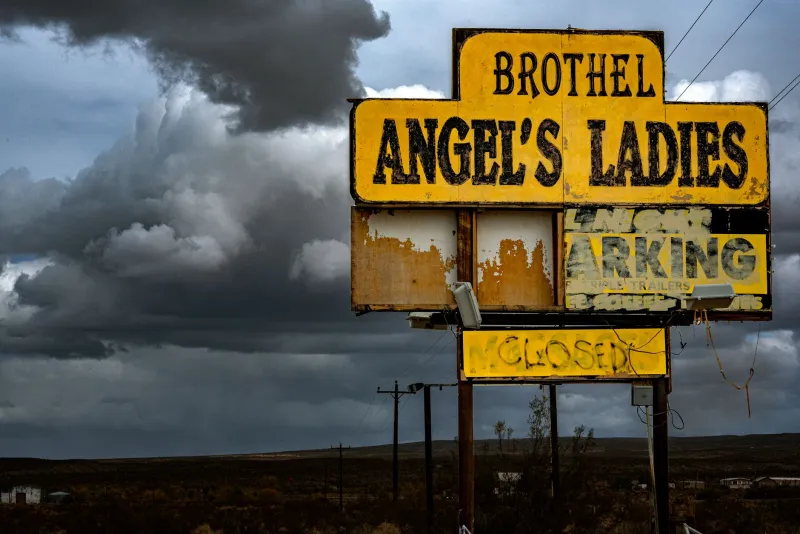 Six Words That Built Empires: The Hidden Storytelling Rules Inside America's Most Famous Taglines